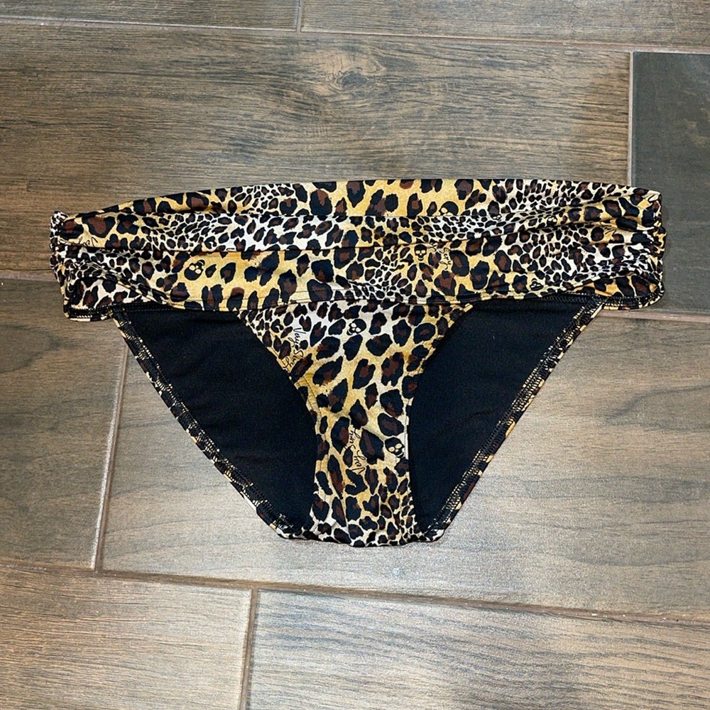 Victoria’s Secret bikini bottom leopard